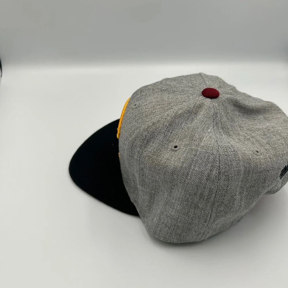 Mitchell & Ness Hat Cleveland Cavaliers Unisex OSFM Grey Snapback NBA Cap